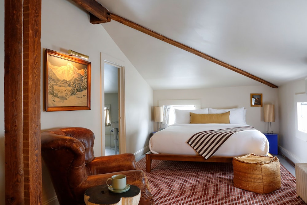 kingston carriage house