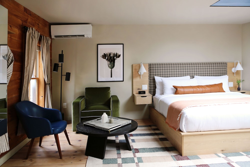 kingston carriage house