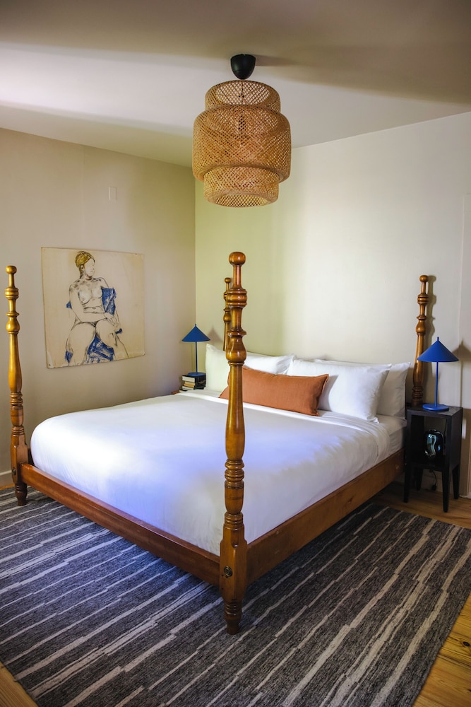 kingston carriage house