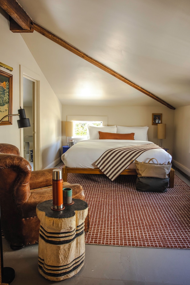 kingston carriage house