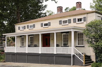 kingston carriage house