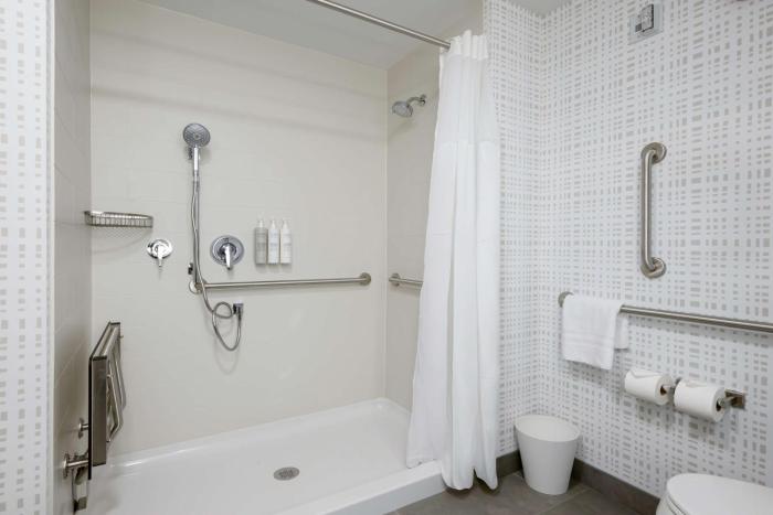 hampton inn by hilton st louis airport