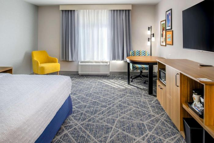 hampton inn by hilton st louis airport