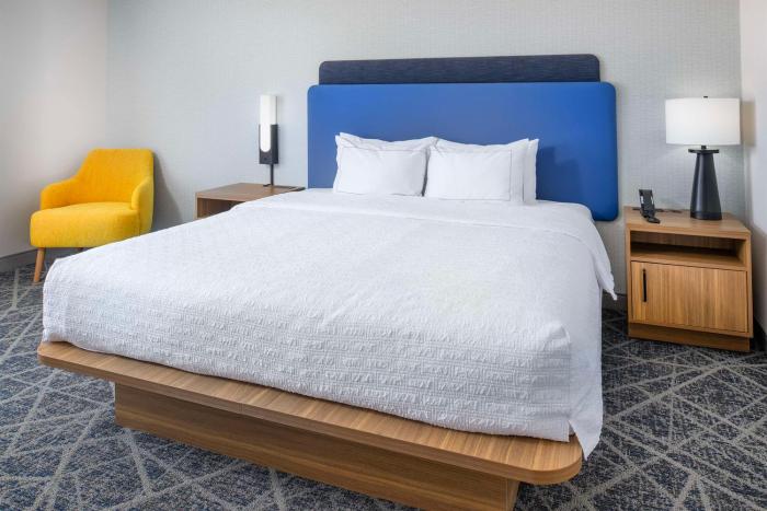 hampton inn by hilton st louis airport