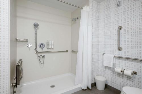 hampton inn by hilton st louis airport