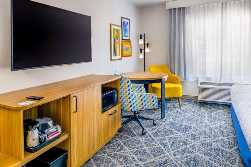 hampton inn by hilton st louis airport