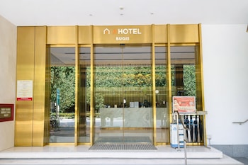 a hotel bugis 11hrs stay from 8pm to 9am