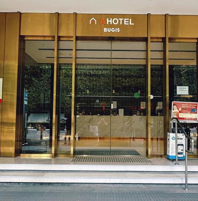 a hotel bugis 11hrs stay from 8pm to 9am