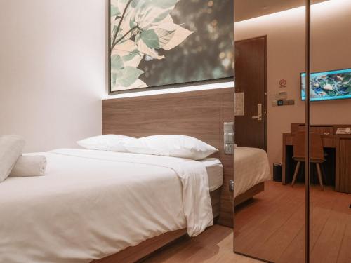 a hotel bugis 11hrs stay from 8pm to 9am