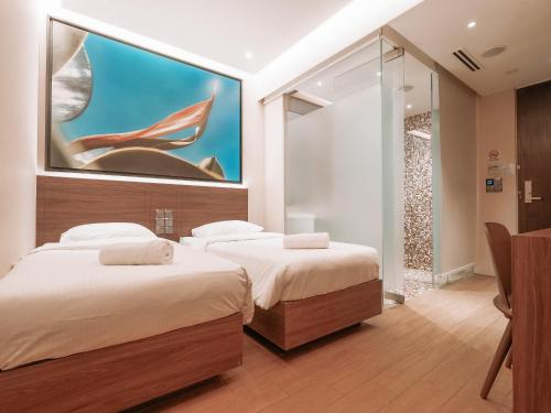 a hotel bugis 11hrs stay from 8pm to 9am