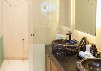 adoro hotel boutique adults only