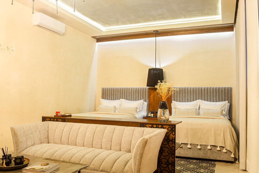 adoro hotel boutique adults only