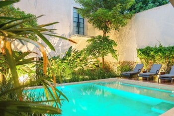 adoro hotel boutique adults only