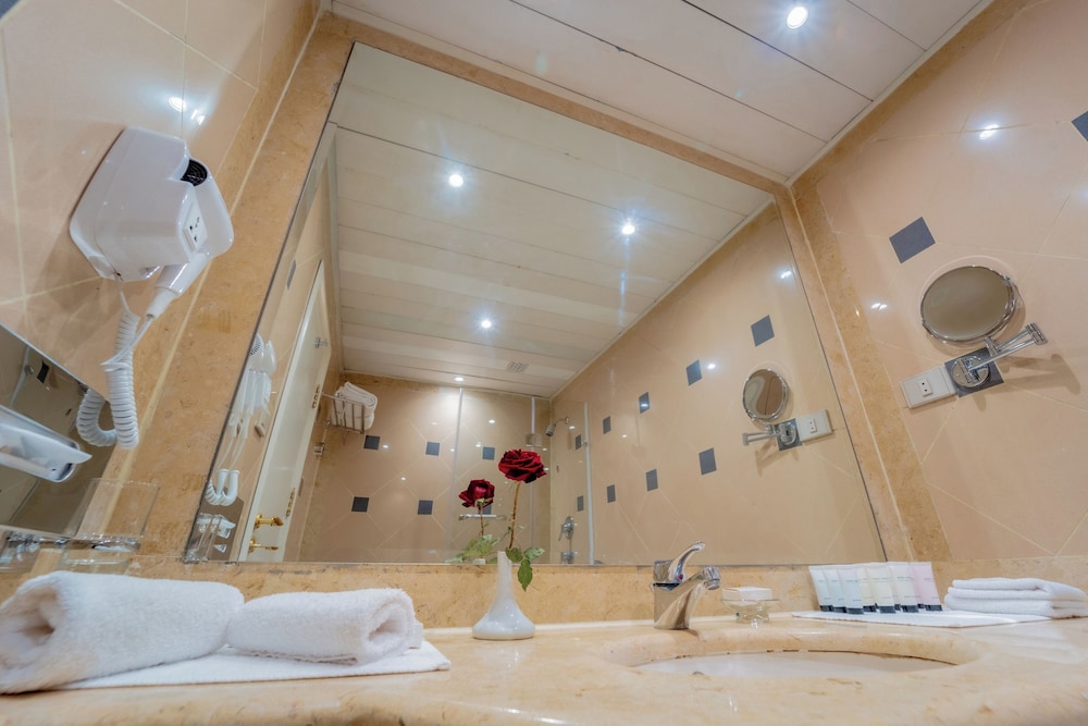 the temple hotel luxor