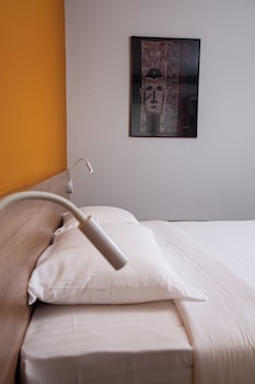 dunia hotel bamako aci 2000