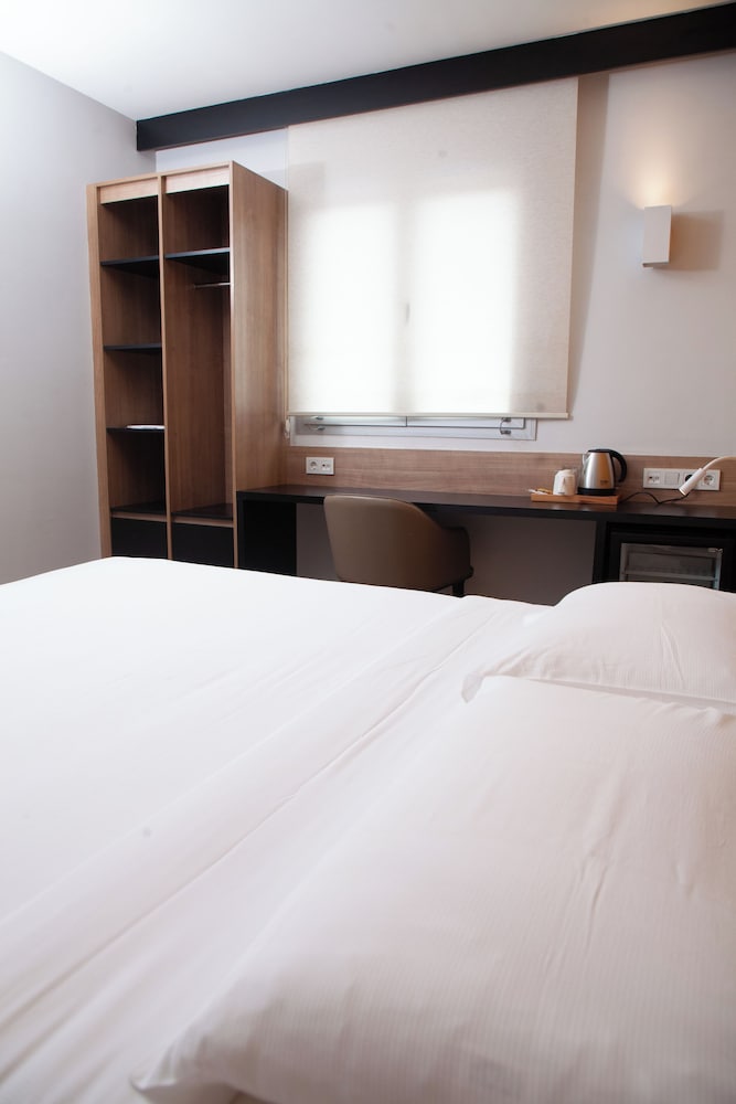 dunia hotel bamako aci 2000