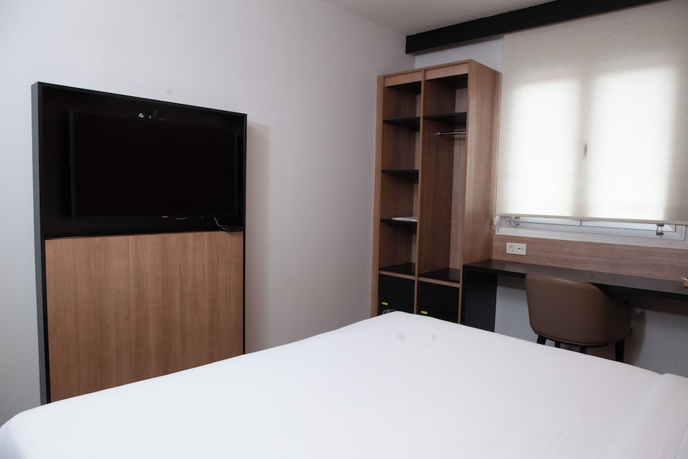 dunia hotel bamako aci 2000