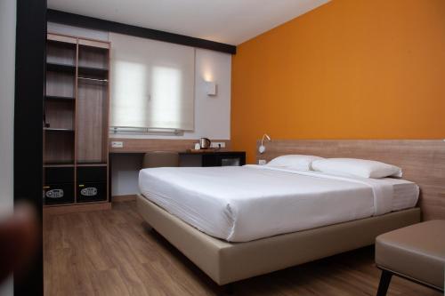 dunia hotel bamako aci 2000