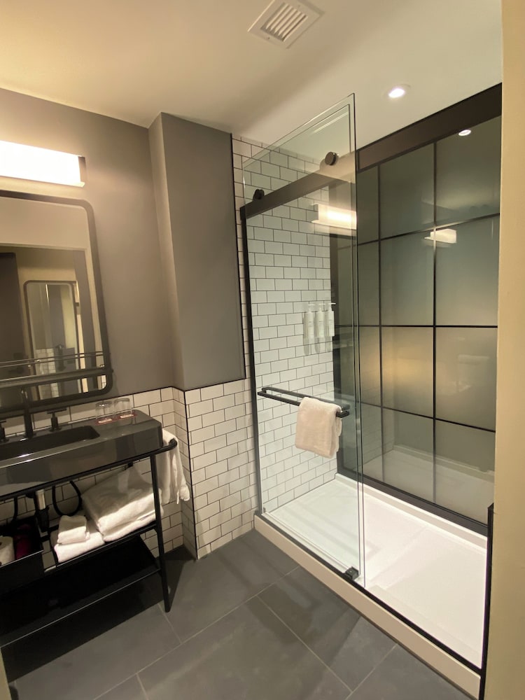 moxy cincinnati downtown