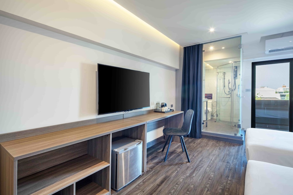 surestay by best western iconic ari jatujak