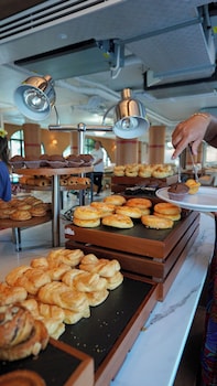 sugar marina hotel pop kata beach