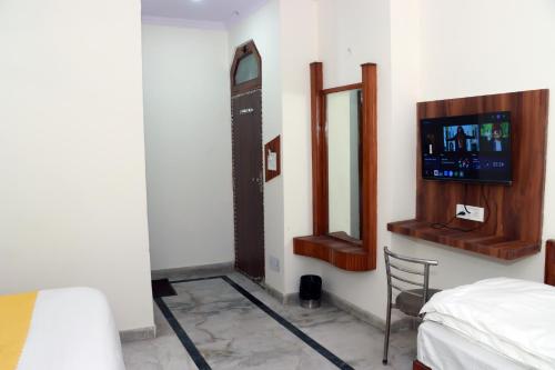 hotel gush new delhi railway station