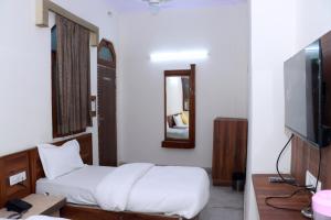 hotel gush new delhi railway station