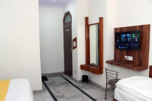 hotel gush new delhi railway station