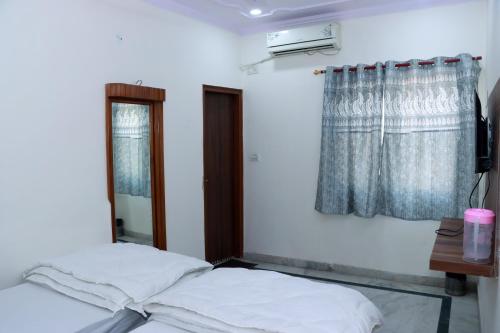 Hotel Gush  New Delhi Railway Station,,2 star