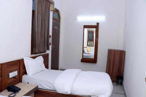 hotel gush new delhi railway station