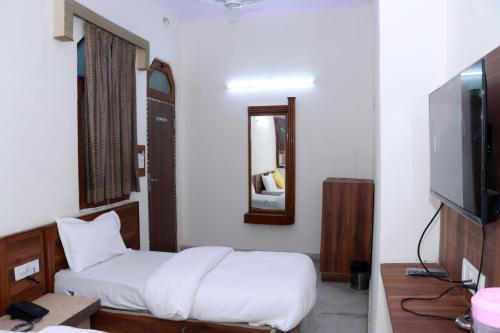 hotel gush new delhi railway station