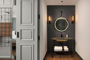 moxy istanbul beyoglu