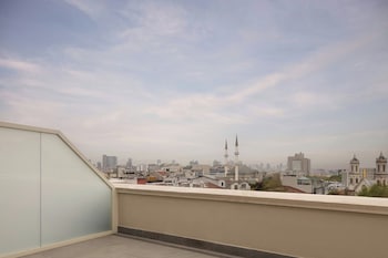moxy istanbul beyoglu