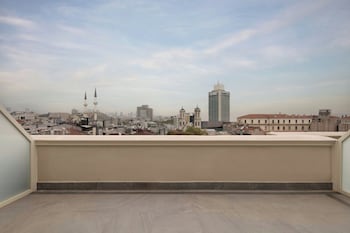 moxy istanbul beyoglu