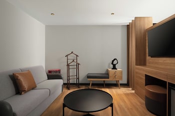 moxy istanbul beyoglu
