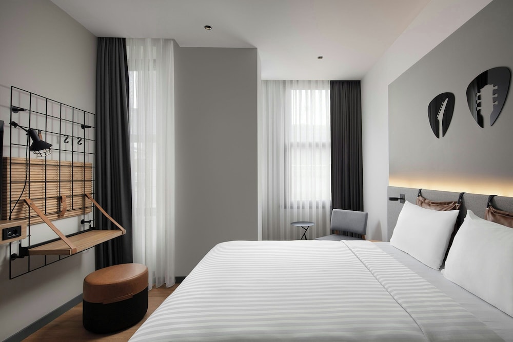 moxy istanbul beyoglu