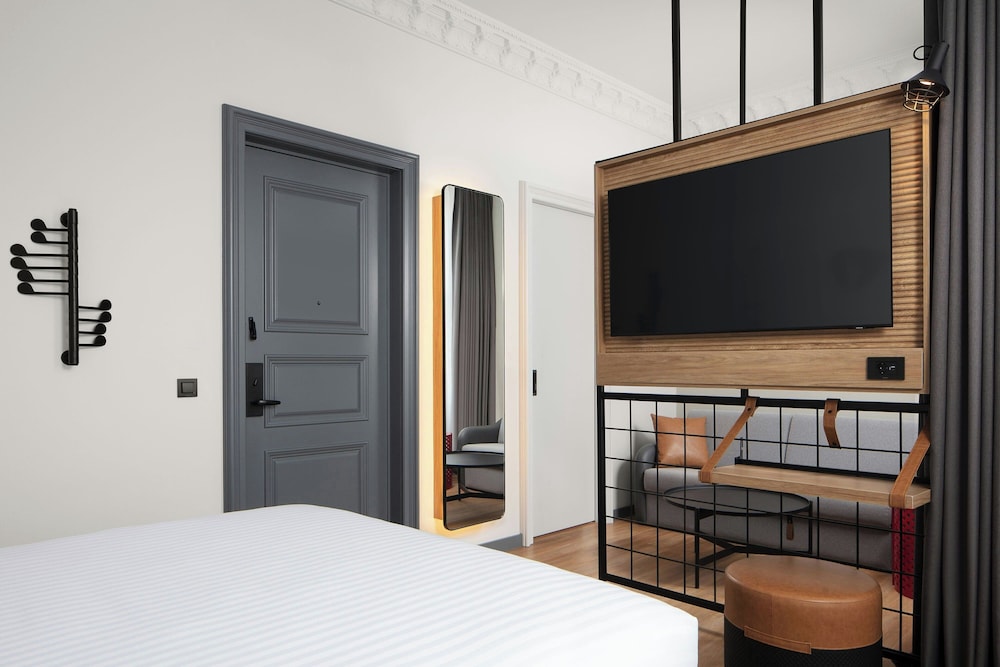 moxy istanbul beyoglu