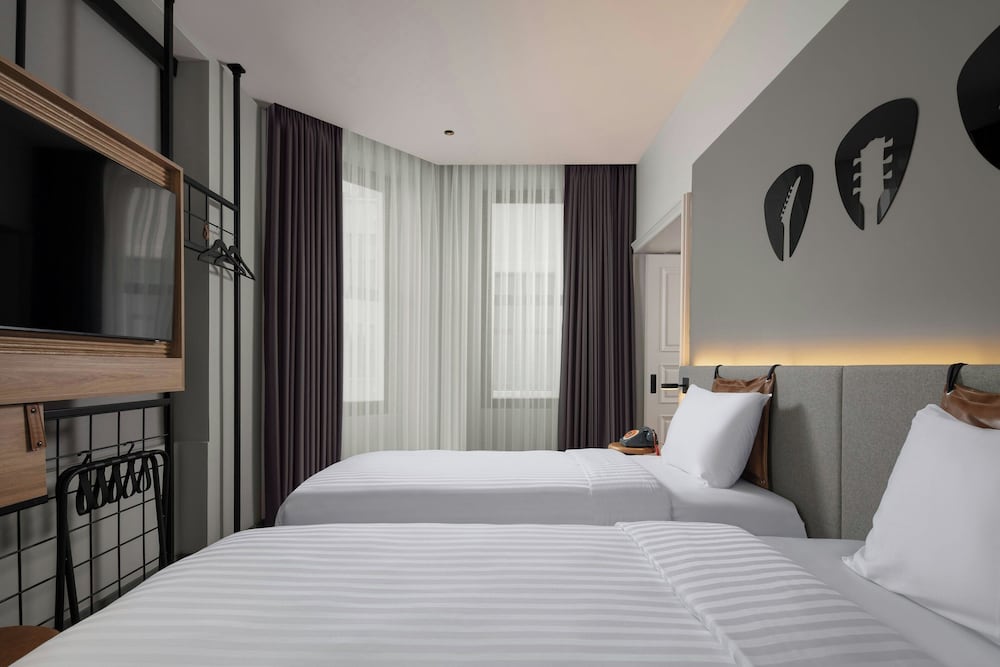 moxy istanbul beyoglu