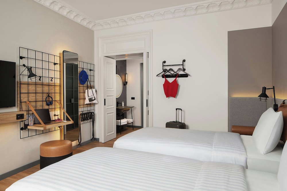moxy istanbul beyoglu