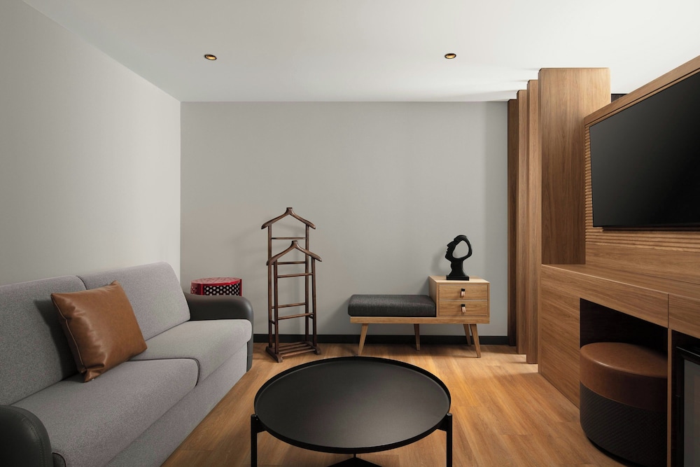 moxy istanbul beyoglu