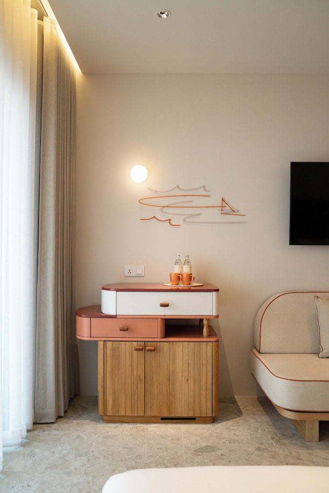the standard pattaya na jomtien