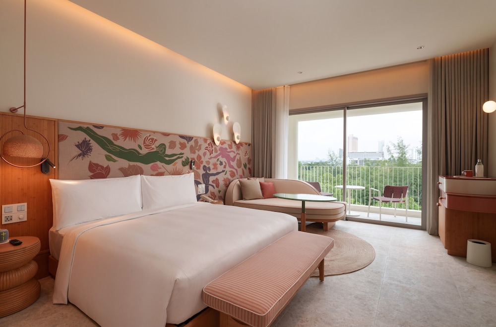 the standard pattaya na jomtien