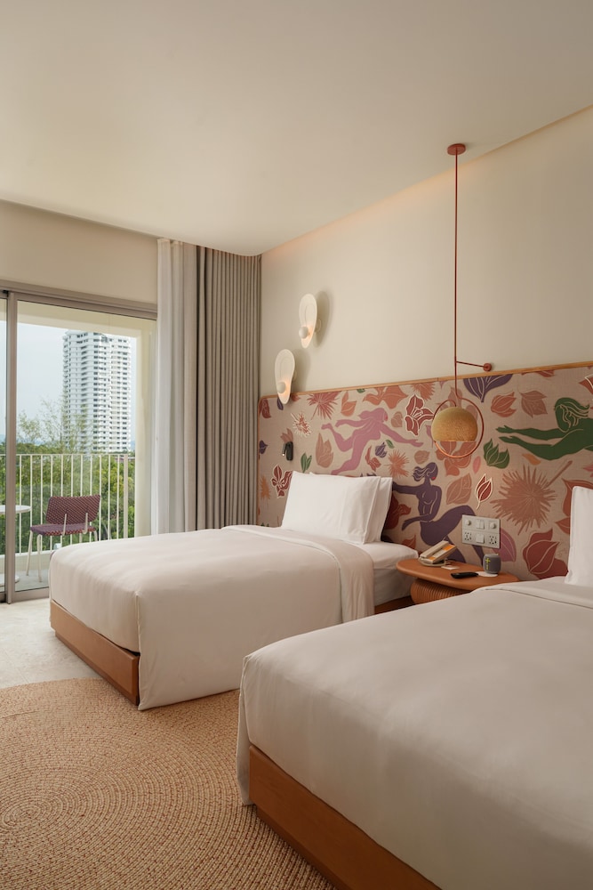 the standard pattaya na jomtien