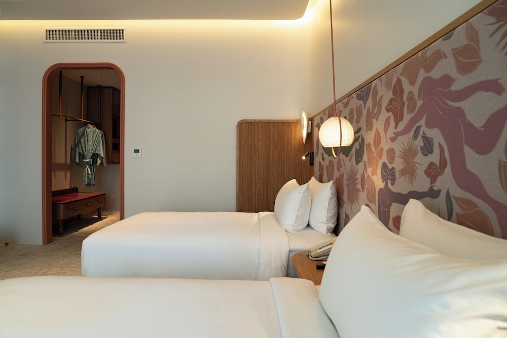 the standard pattaya na jomtien