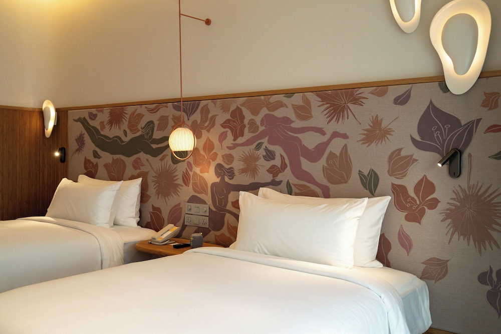 the standard pattaya na jomtien