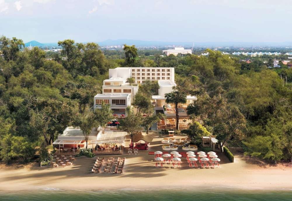 the standard pattaya na jomtien