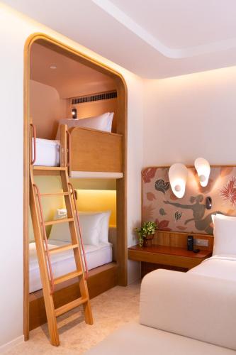 the standard pattaya na jomtien