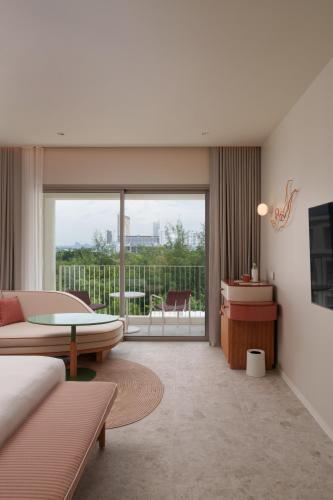 the standard pattaya na jomtien