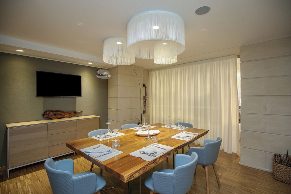 hotel vlora priam affiliated by melia
