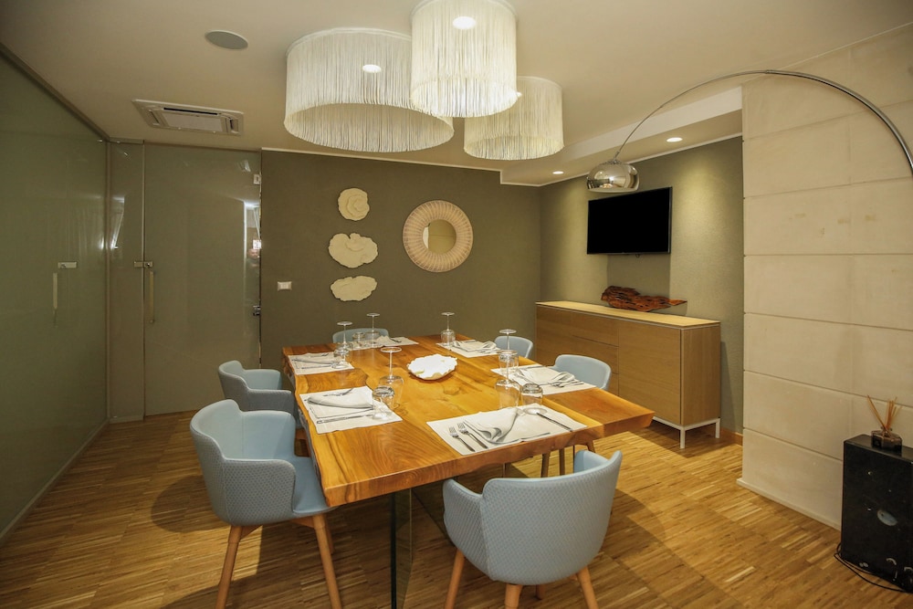 hotel vlora priam affiliated by melia